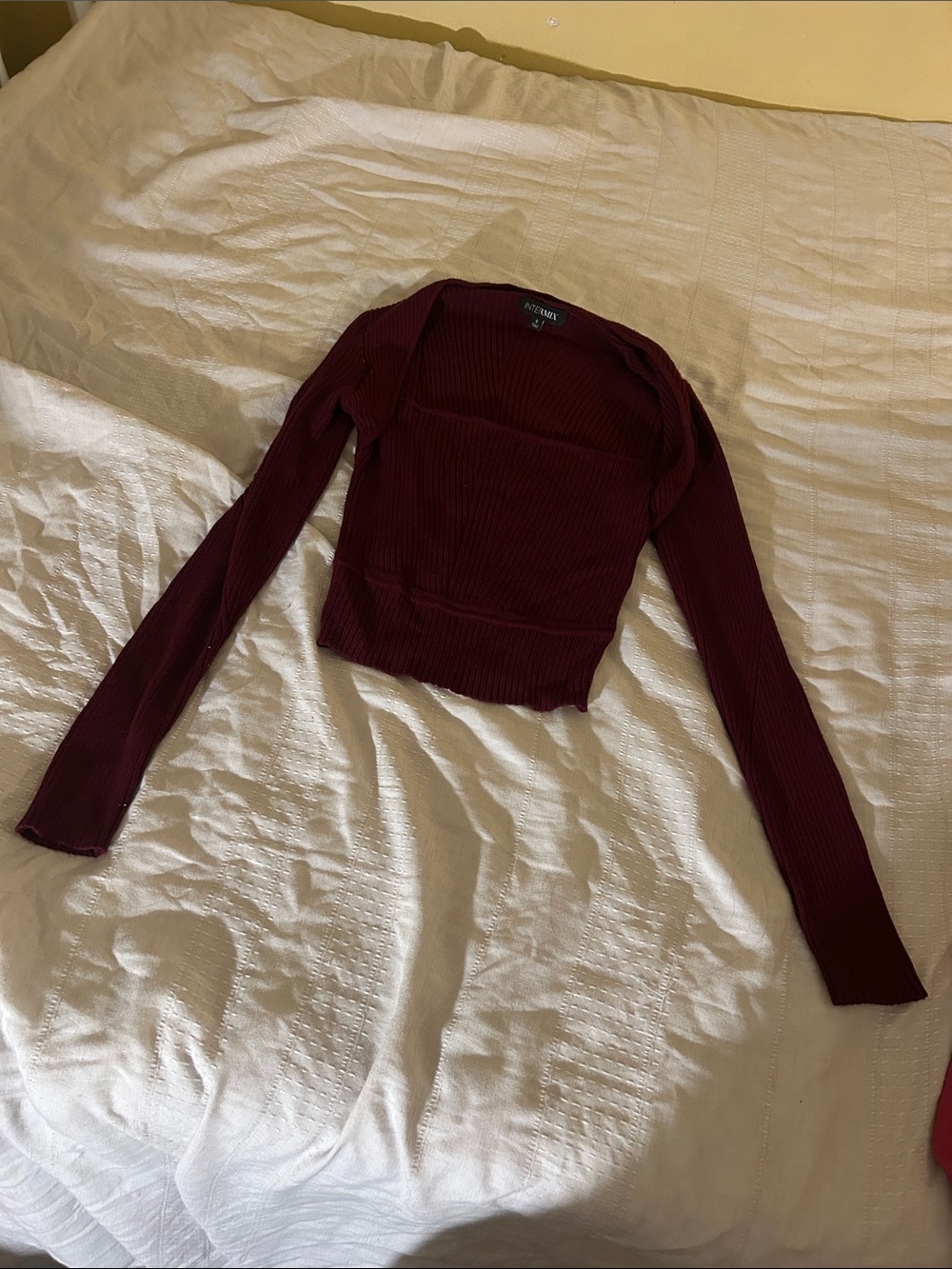 INTERMIX Ribbed Long-Sleeve Cropped Top in Burgundy